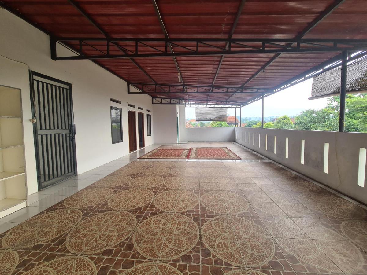 Kampung Istal Villa Pamijahan Bogor Ngoại thất bức ảnh