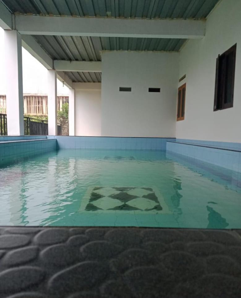 Kampung Istal Villa Pamijahan Bogor Ngoại thất bức ảnh